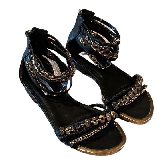 Steve Madden | Shoes | Stevemadden Womens 7 Gold Black Dressy Sandals With  Back Zipper And Gold Toe | Poshmark